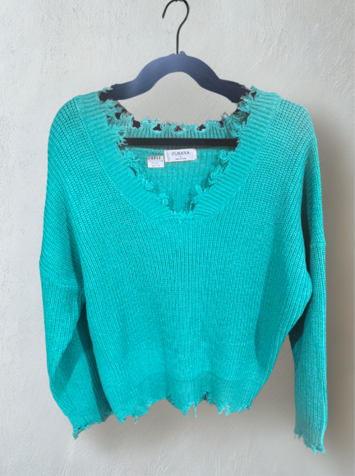 Zenana distressed V-neck Sweater Wildflowers & Denim