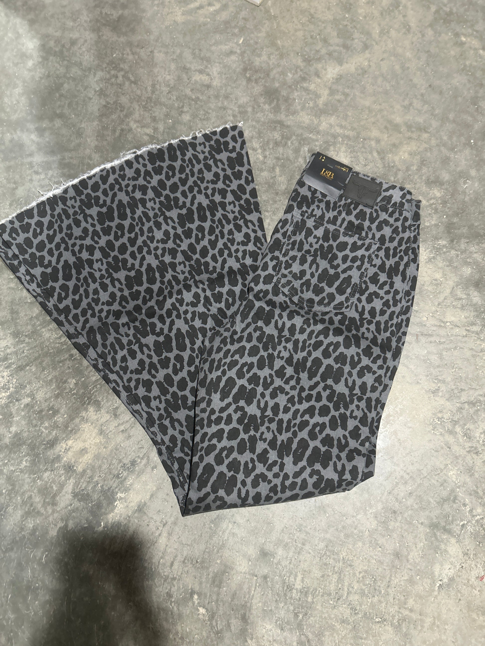 95 L& B Black/Gray Cheetah Bell Bottoms Wildflowers & Denim